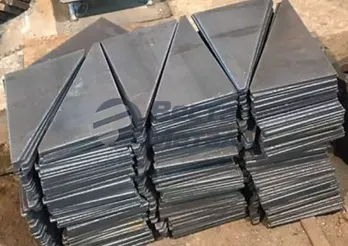 Пластина треугольная 250х250х2 09Г2С